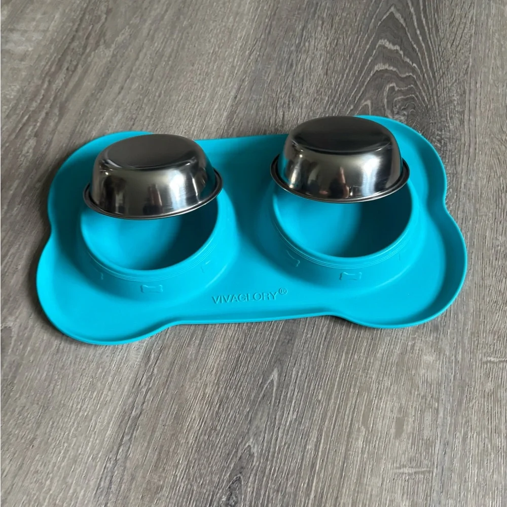 Aqua Cat/Dog Feeding Station with Stainless Steel Bowls